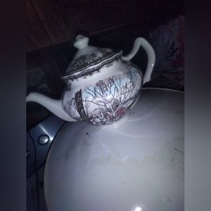 Johnson Brothers " Friendly Village" Tea pot with lid